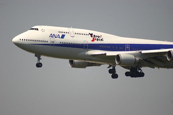 ANA B747 im Landeanflug