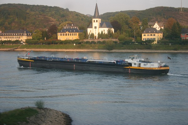 Schiff auf dem Rhein