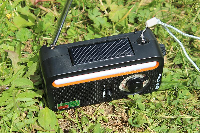 Gueray FY - R 903 Solarradio FM AM SW