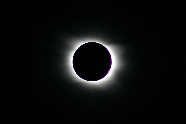 Sonnenfinsternisse fotografieren: Canon EOS 300D, 500mm-Teleobjektiv, 400ASA, 1/250s