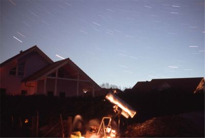 Teleskop bei Nacht