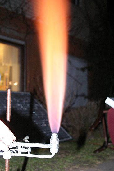 Temperatur - Unterschiede: Umgebung ca. 0�C, Flamme ca. 2000�C