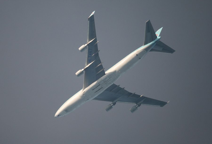 Boeing 747 in ca. 5km Hhe im Teleskop