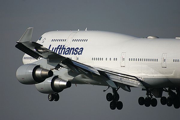 Lufthansa Boeing 747 im Landeanflug in Frankfurt-Main
