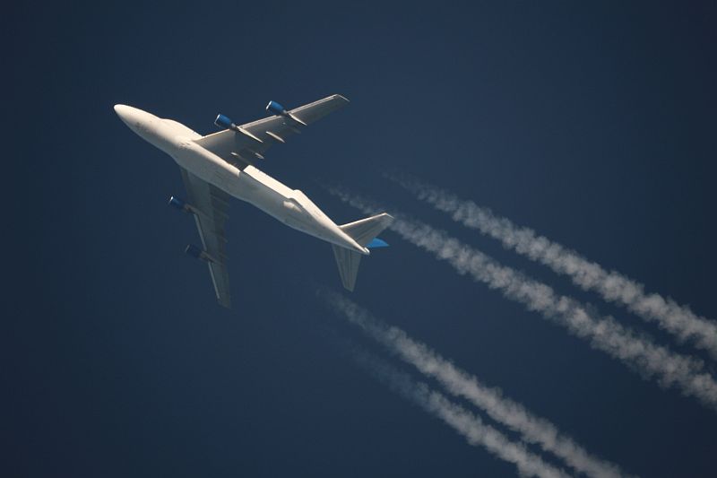 Boeing 747-409(LCF) Dreamlifter with contrails