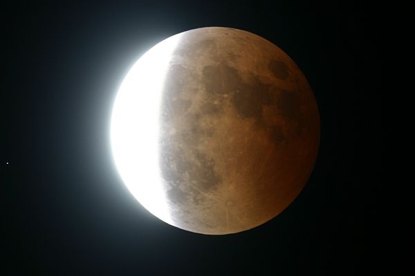 Die totale Mondfinsternis am 27.7.2018 wird die längste des 21. Jahrhunderts sein.